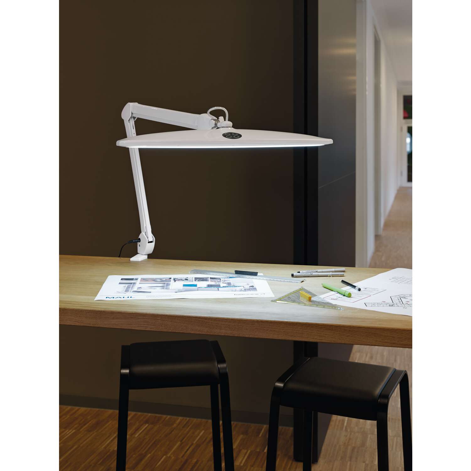 Werkpleklamp LED MAULwork, dimbaar, met tafelklem