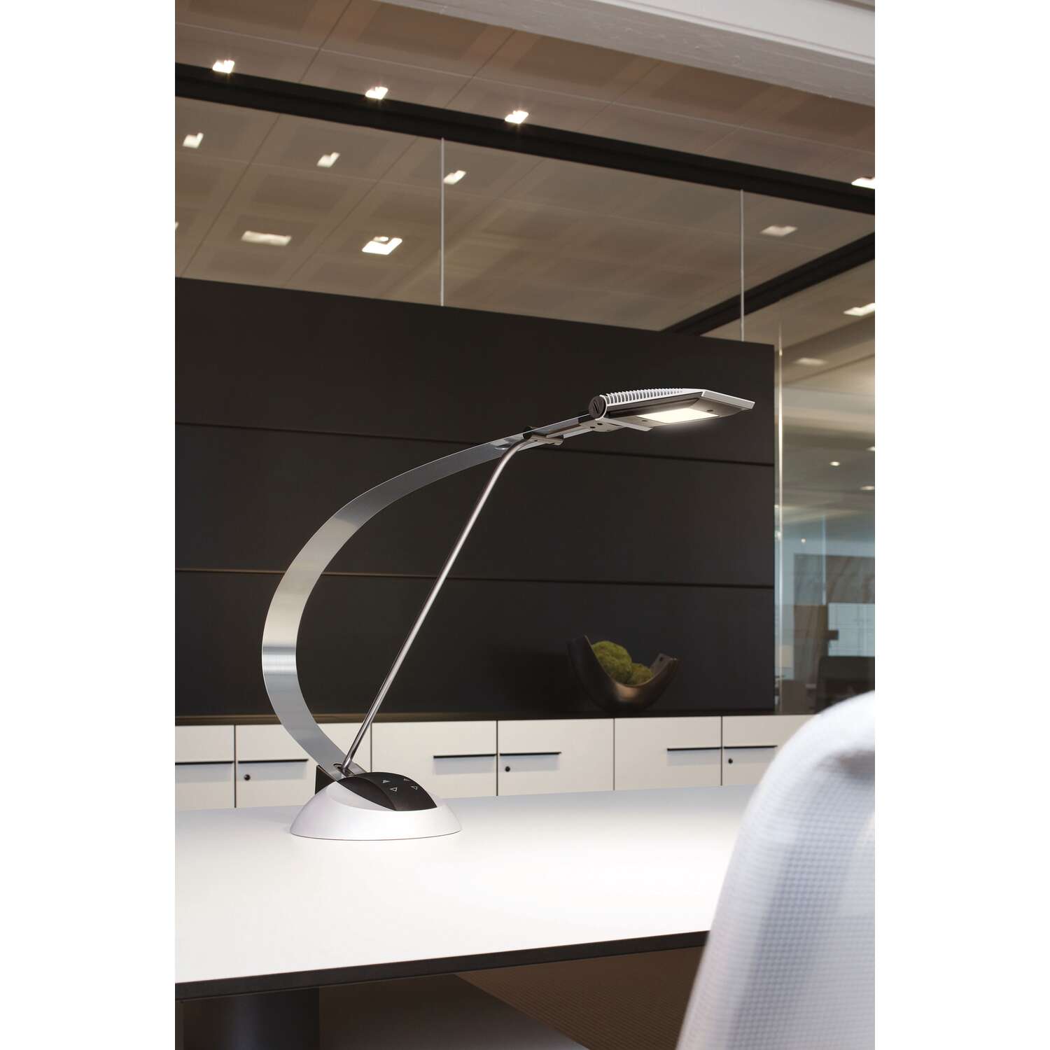 Luminaire de bureau LED  MAULprimus colour vario, réglable