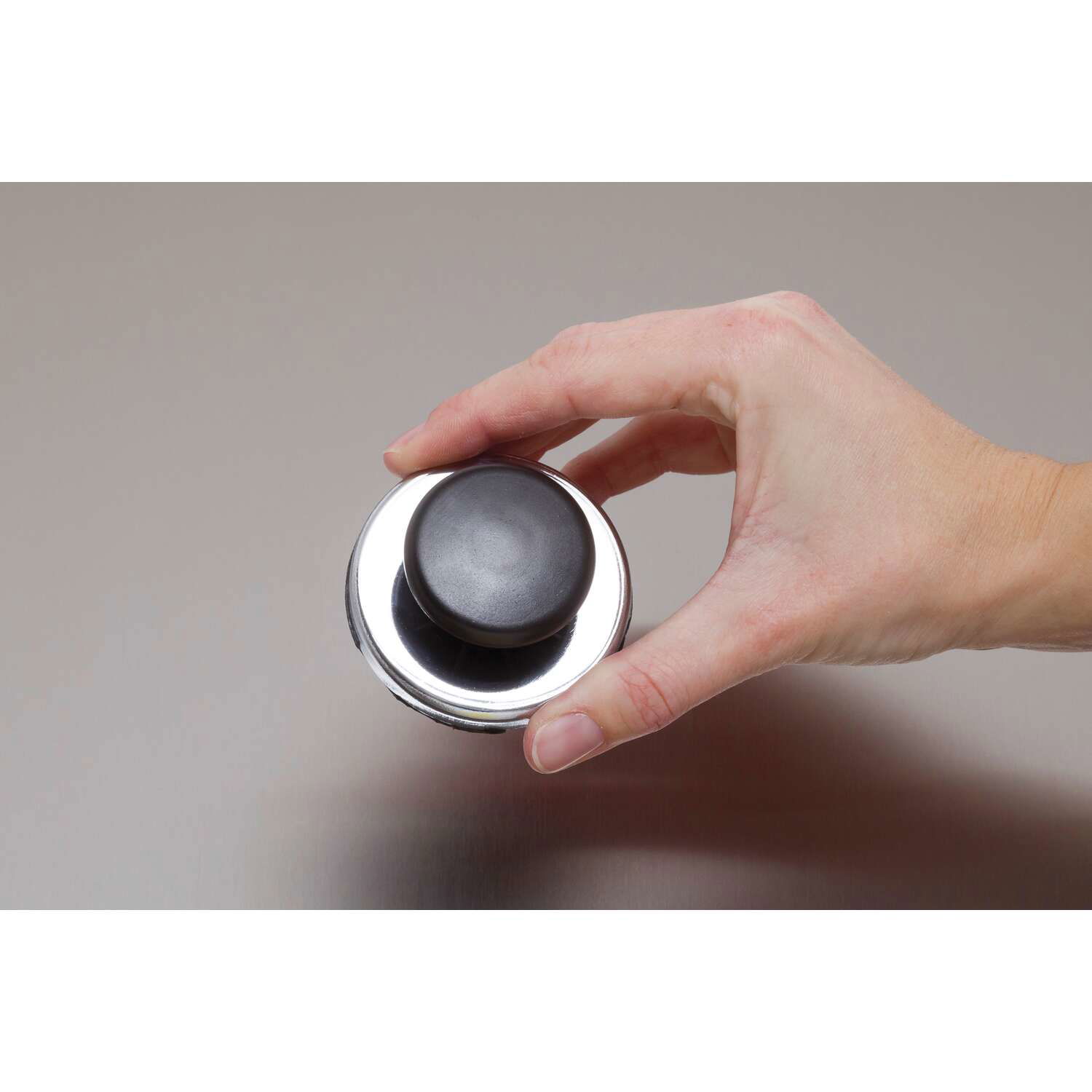 Kraft-Magnet mit Griffknopf  Ø 67 mm, 12 kg