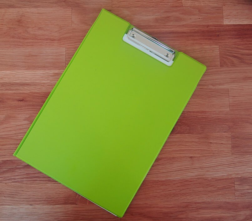 A4 Schreibmappe mit Folien- überzug, hellgrün